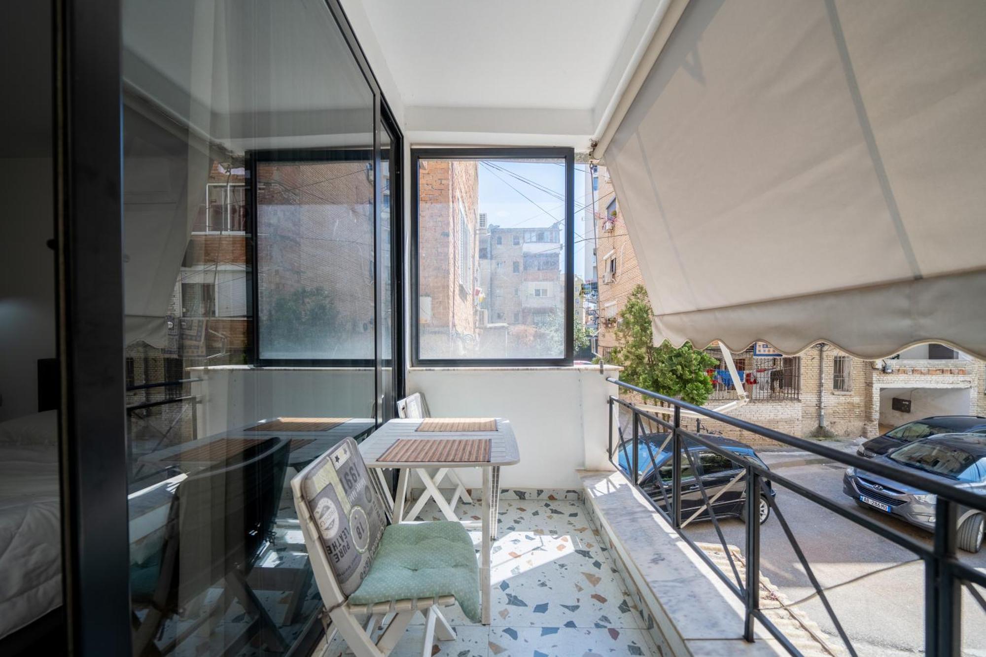 Cosy Urban Central Apartment Tirana Exterior foto
