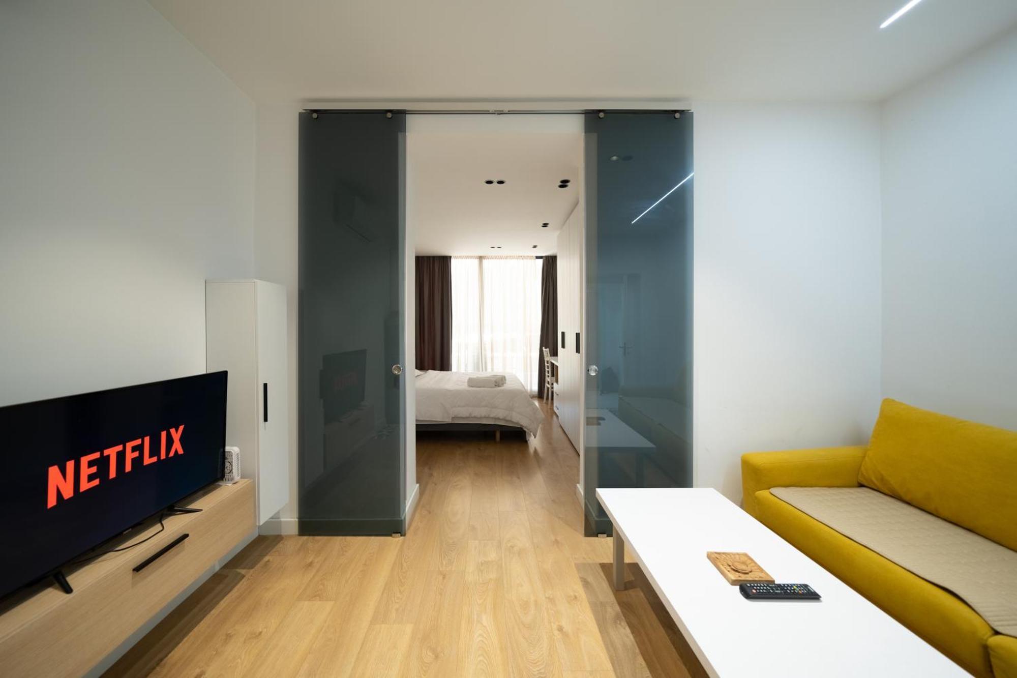 Cosy Urban Central Apartment Tirana Exterior foto